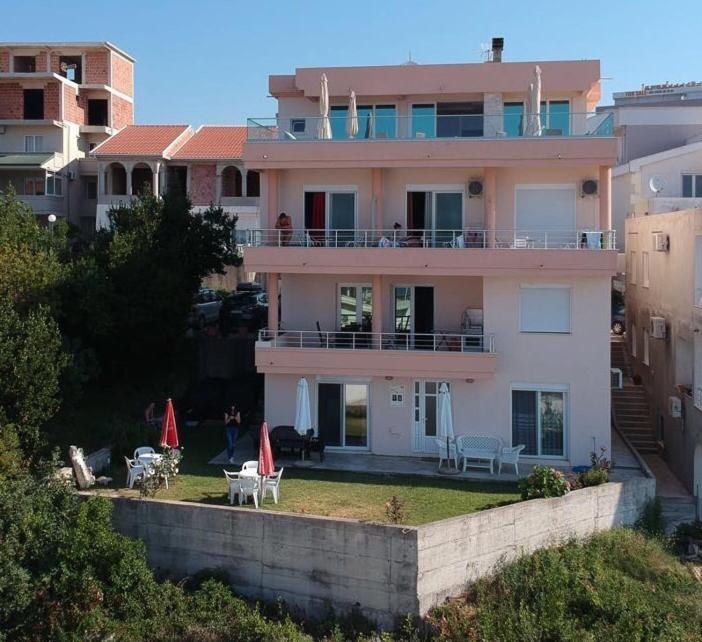 Отель Casa Hena Улцинь Экстерьер фото